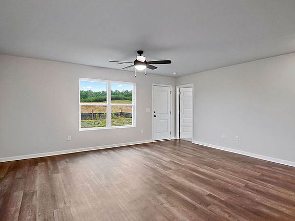 5th image of 821 Ashford Dr