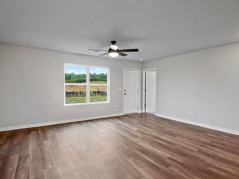 821 Ashford Dr — Photo 5