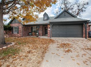 2109 W East Ct S, Jenks, OK 74037