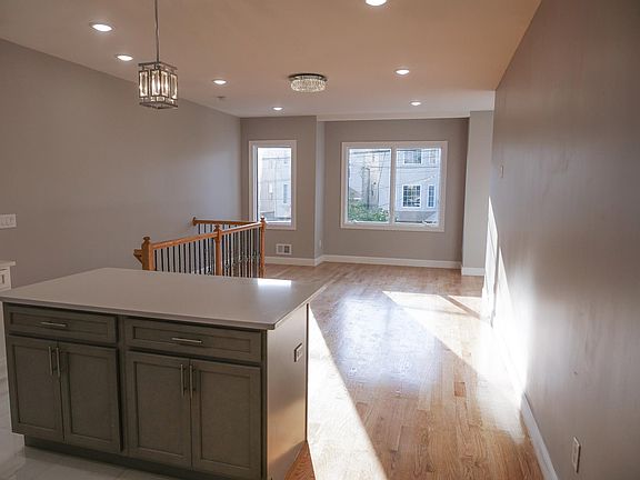 5th image of 329 N 10th St #1