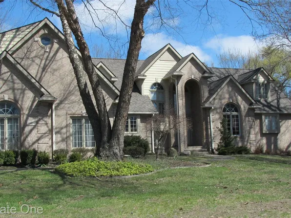 30634 Munger Dr, Livonia, MI 48154