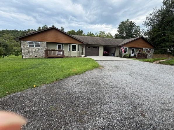 2517 Brannon Rd #A, Horse Shoe, NC 28742