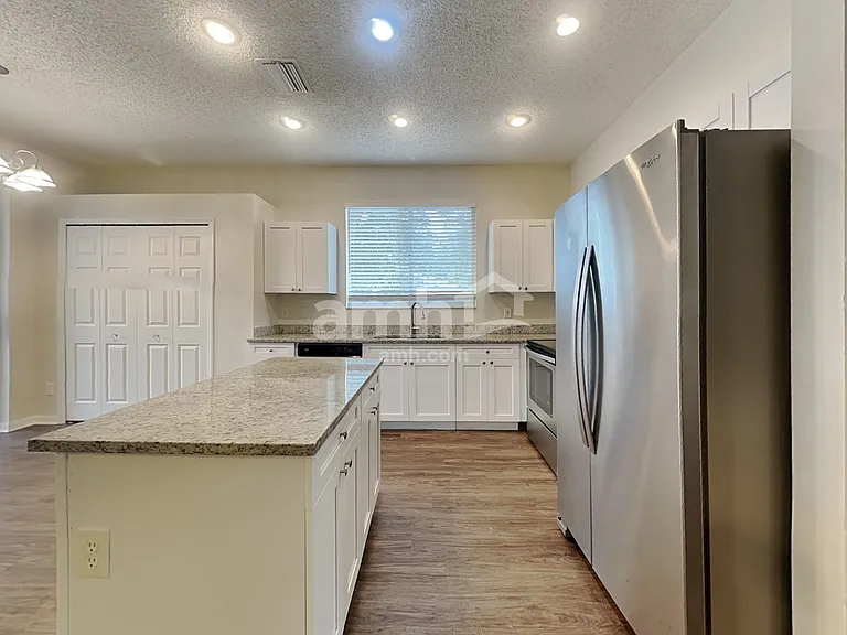18212 Holly Hills Way — Photo 3