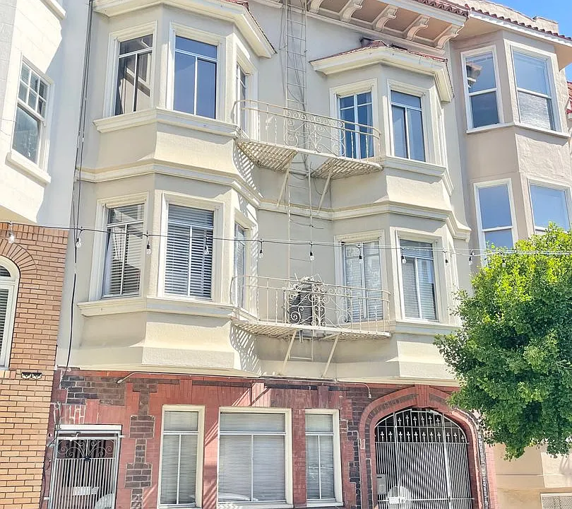 105 (1732 Washington)