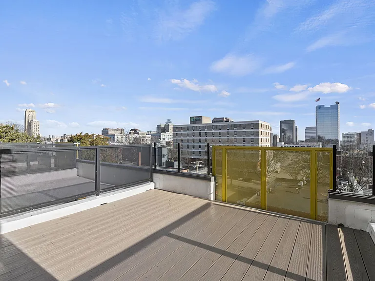 Matrix Midtown — Photo 20