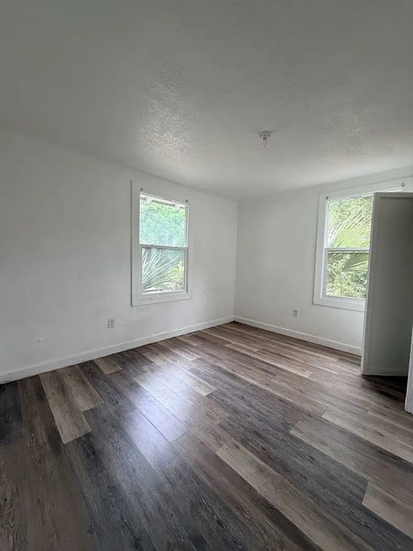 Completely Renovated 3 Bedroom, 1 Bath Home near Historic District in Leesburg — Photo 3