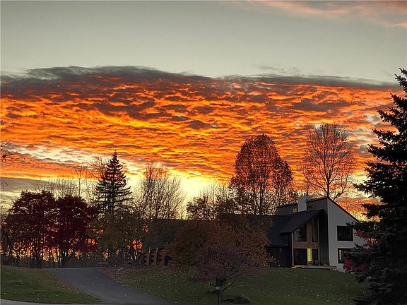 2nd image of 1012 Rabbit Ear Pass