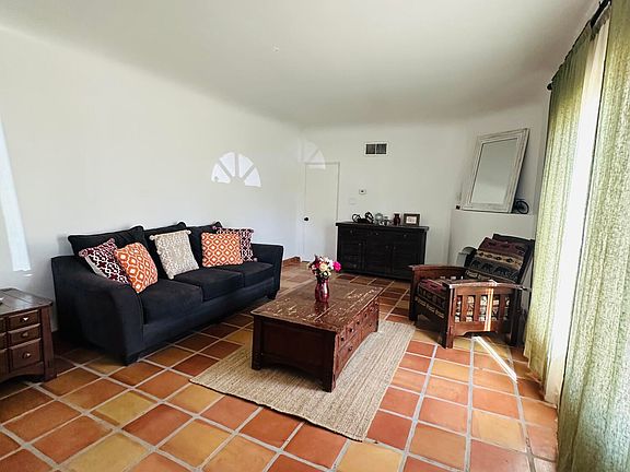 3rd image of 4527 Emory Rd