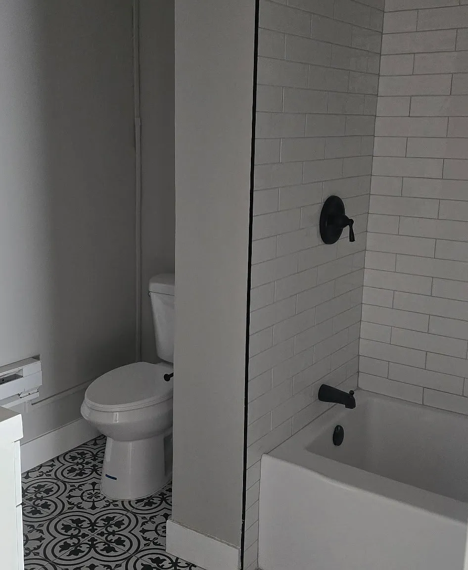Studio, $925 — Photo 2