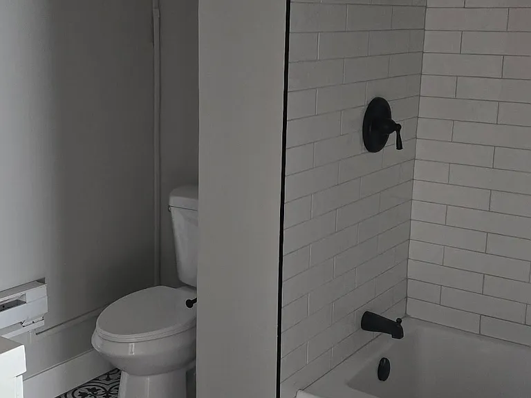 905 E 200 S #7 — Photo 2