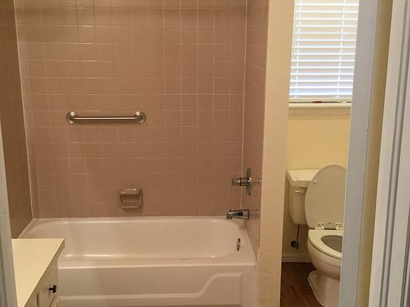 2nd image of 1829 Candlewood Dr