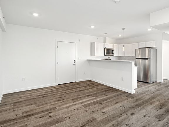 5th image of 240 E Girard Ave #9