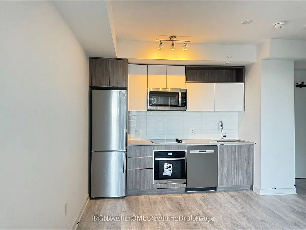Building Photo - 70 Princess St #1630