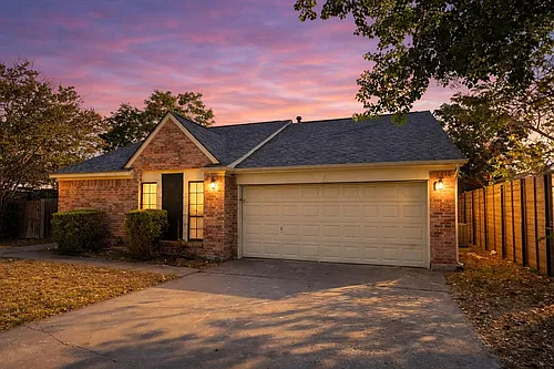 2315 Windsong Trl Photo 1