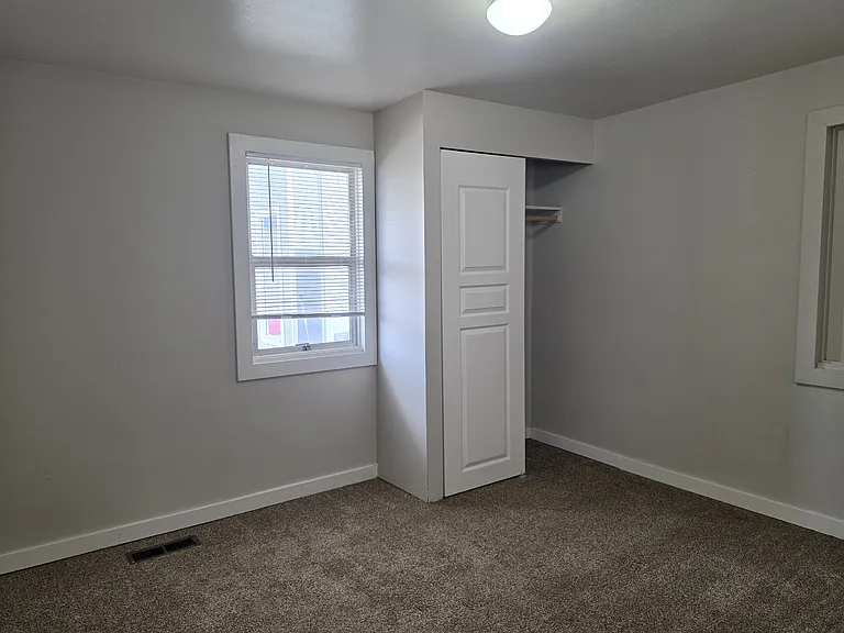 4894 Beacon Ave S — Photo 10