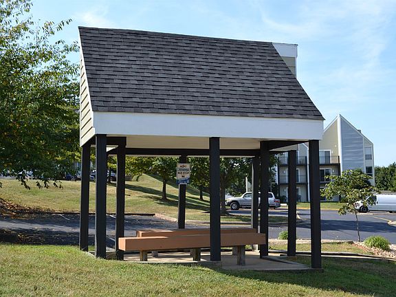 4th image of 1390 Hunters Rd APT F