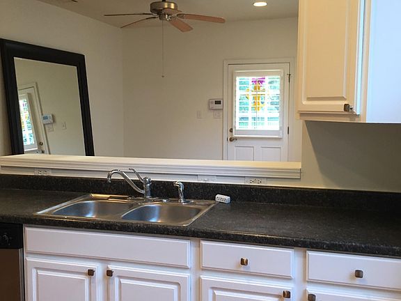 3rd image of 2711 Joseph St