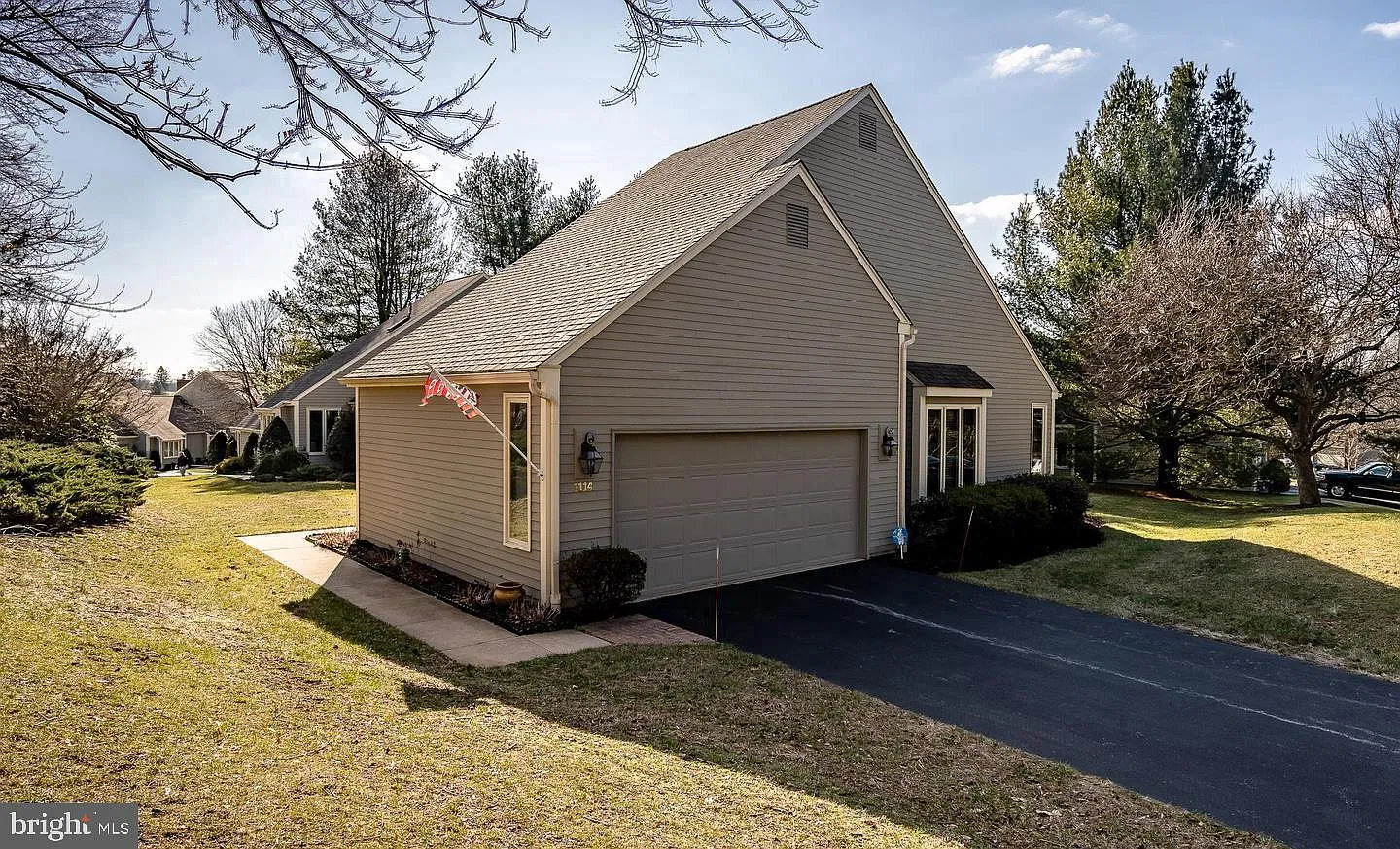 3 bed, 2.5 bath, 1934 sqft, $3,200 — Photo 2