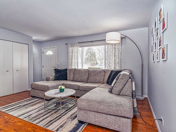 4th image of 36683 N Beverly Ave