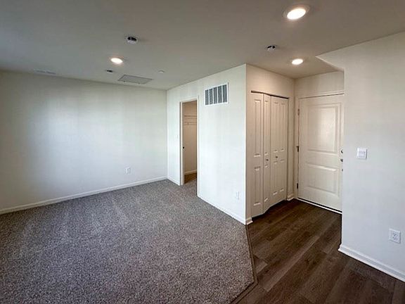 3rd image of 2367 Glacier St