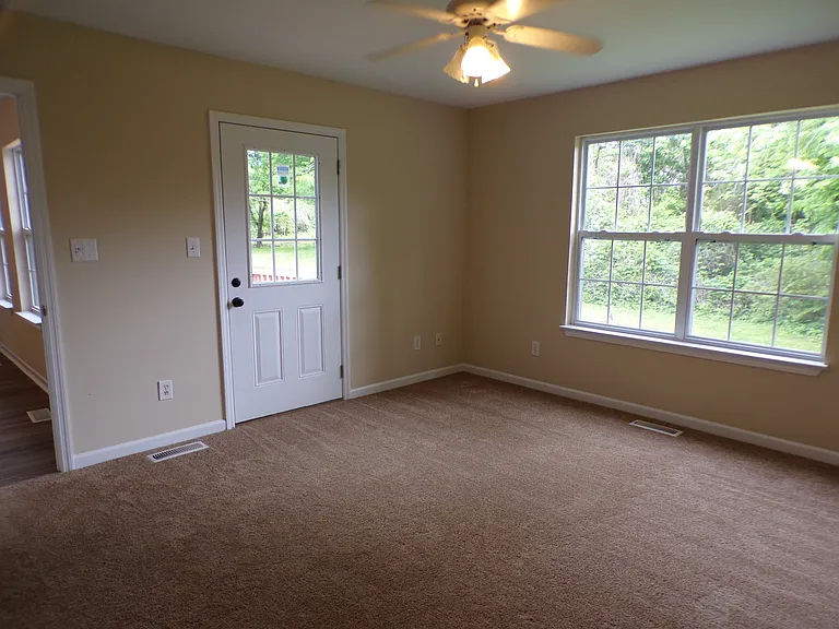 1425 Hammerhill Rd — Photo 7