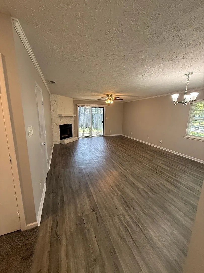 Beautiful Duplex Close to Mid-Town Savannah — Photo 2