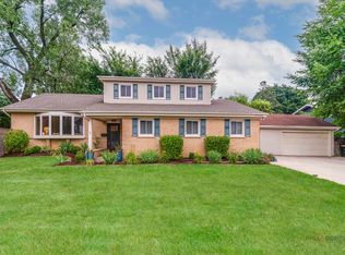 720 S Butterfield Rd, Libertyville, IL 60048