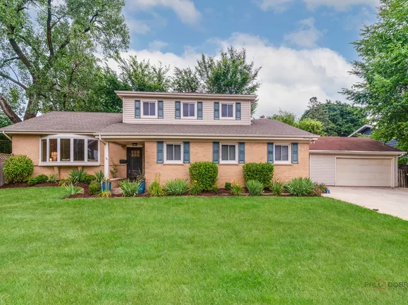 720 S Butterfield Rd, Libertyville, IL 60048