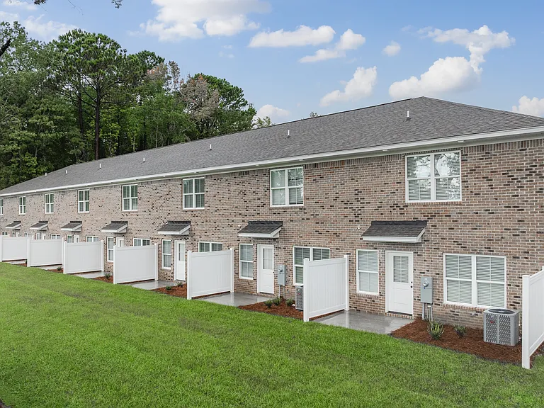 421 Wren Creek Ct — Photo 3