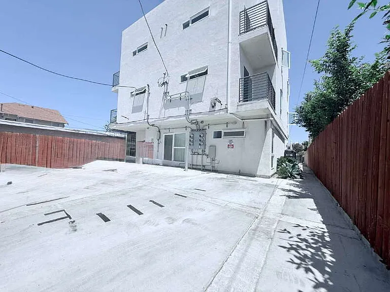 1258 Leighton Ave #B — Photo 3