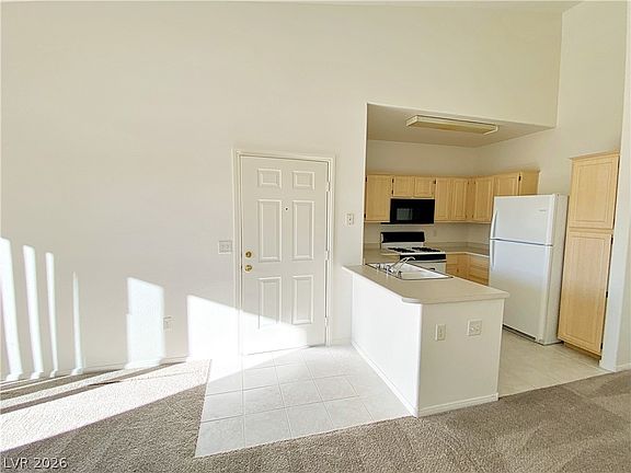 4th image of 855 N Stephanie St Unit 2722