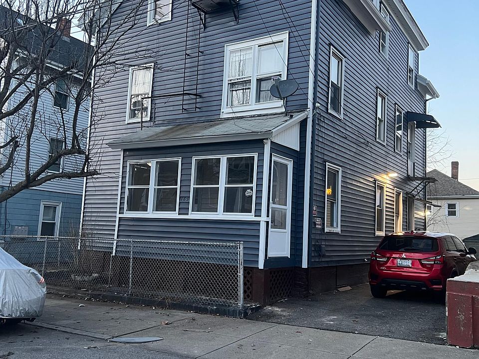 1st image of 185 Magill St Floor 3