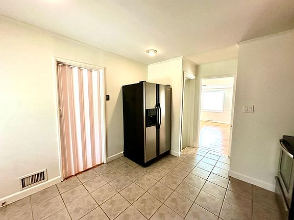 5th image of 533 Inwood Dr