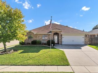 601 Aeronca Dr, Saginaw, TX 76179