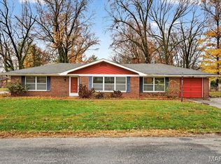 7000 Gary Dr, Belleville, IL 62223