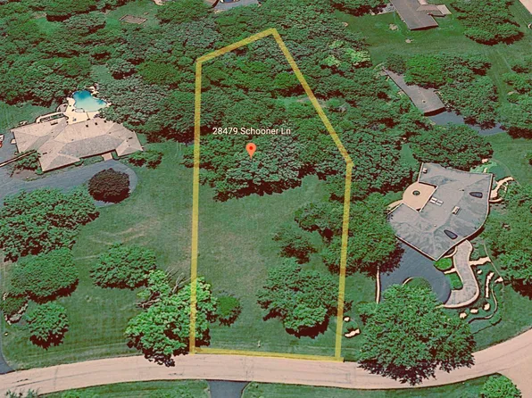 28479 Schooner Ln, Lake Barrington, IL 60010