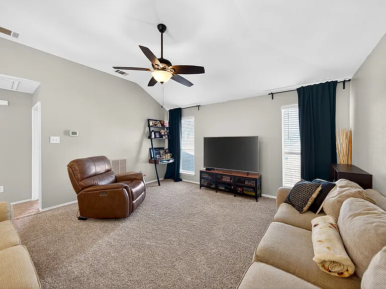 1011 Aylesbury Dr — Photo 35