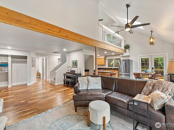 5th image of 23990 Vinland Terrace NW