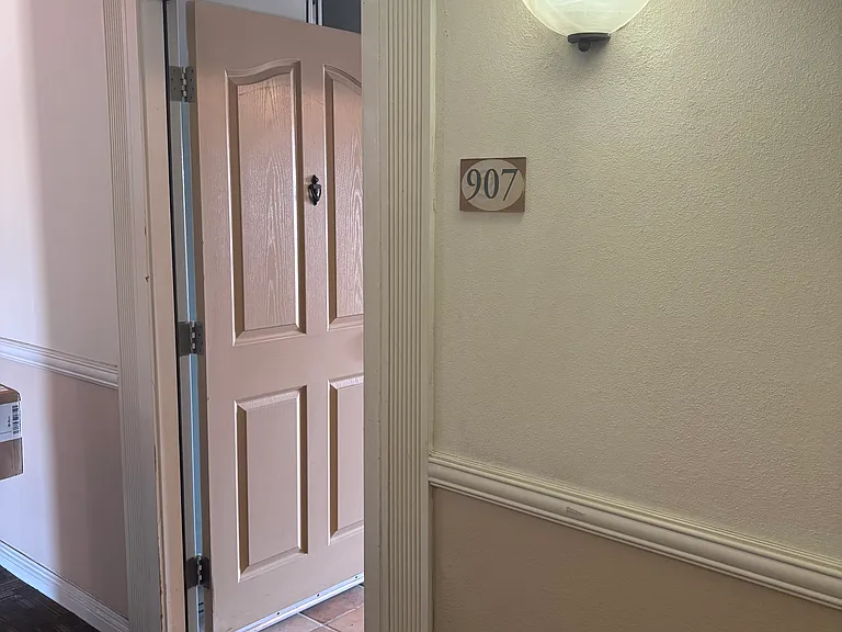 3030 Suncrest Dr #907 — Photo 2