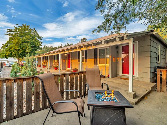 3rd image of 1702 E Woodside Dr APT 2
