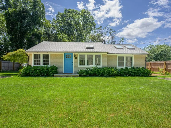 94 Marys Ln, Southampton, NY 11968