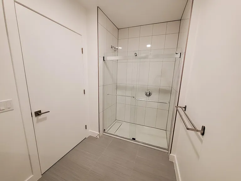 718 Clay St #305 — Photo 14