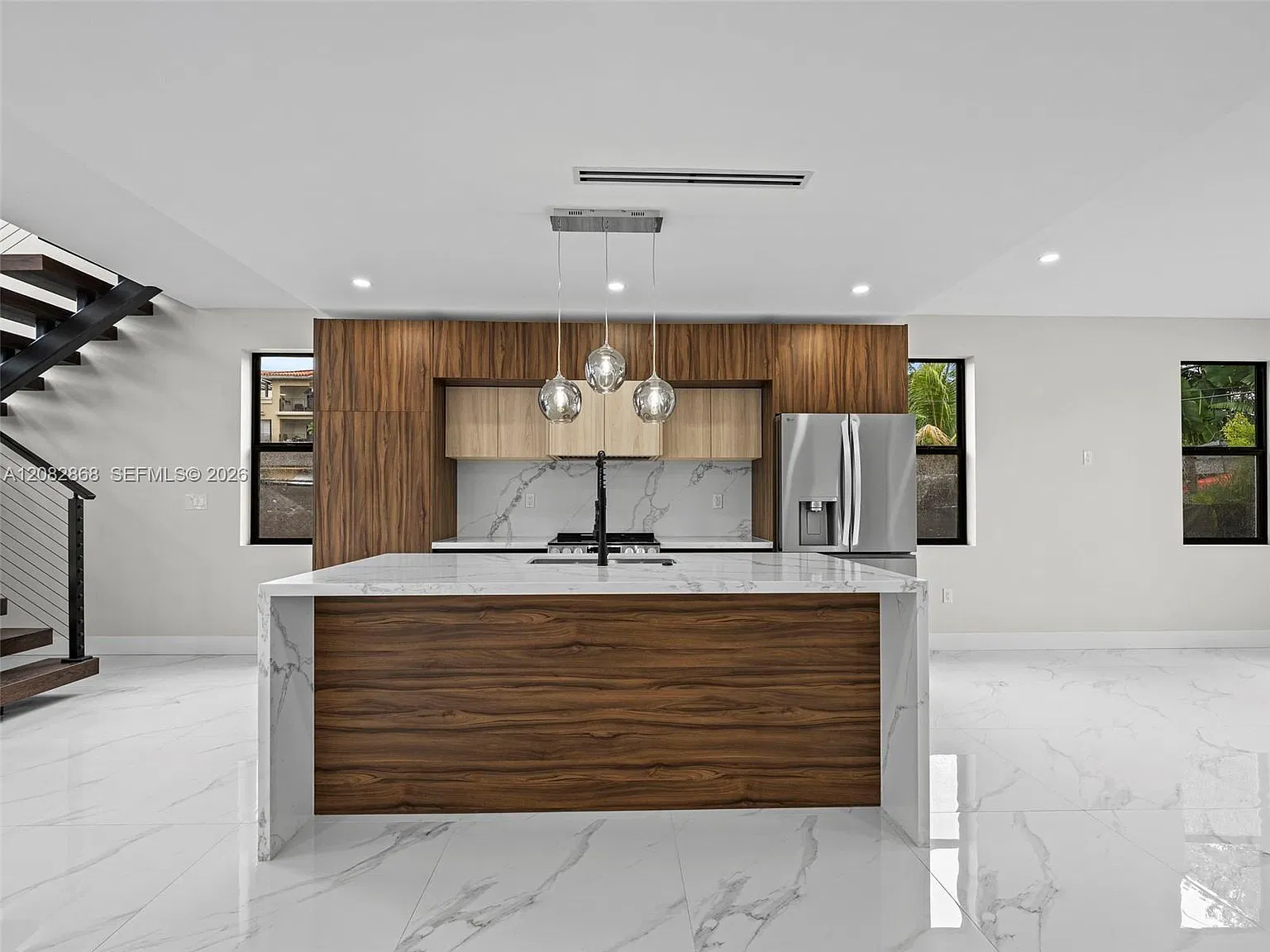 3 bed, 2124 sqft, $5,499 — Photo 3