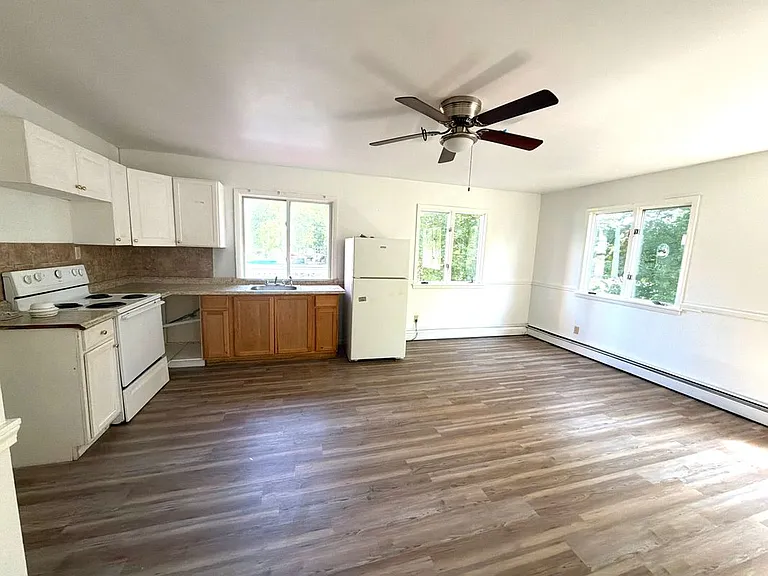 220 Broad St #B2 — Photo 2