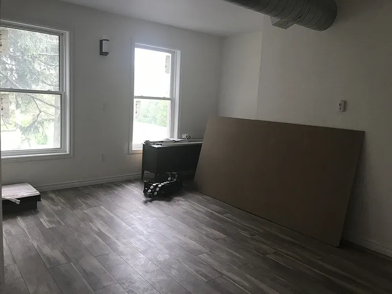 1070 Cockshutt Rd #3 — Photo 9