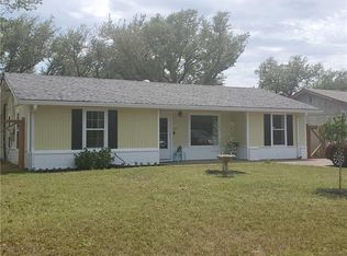 305 W Linden St, Rockport, TX 78382