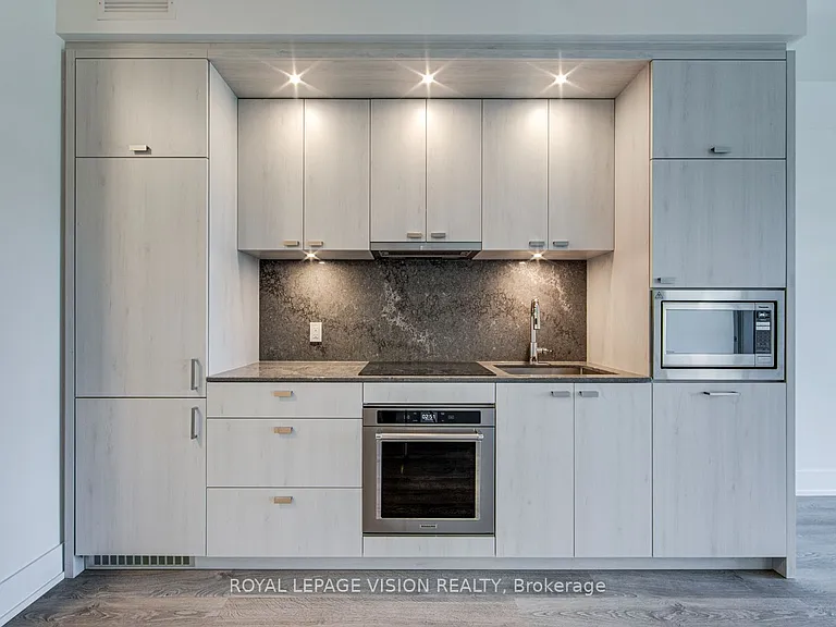 858 Dupont St #723 — Photo 6