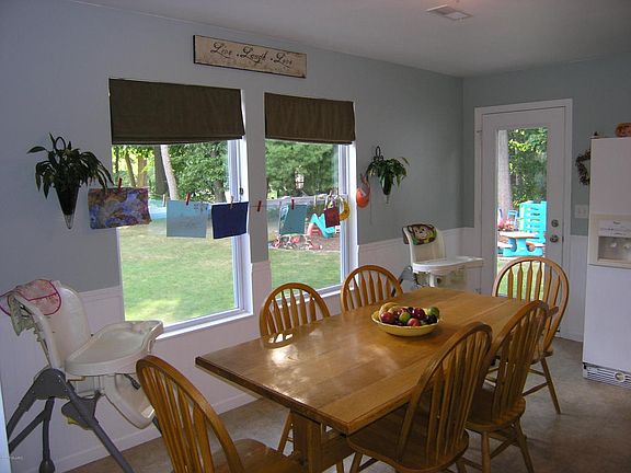 5th image of 401 Ludington Ave