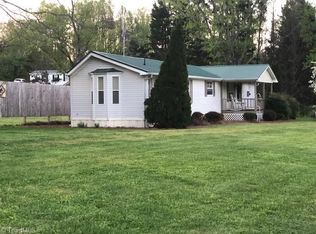 251 Phillips Rd, Boomer, NC 28606