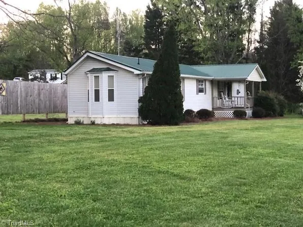 251 Phillips Rd, Boomer, NC 28606